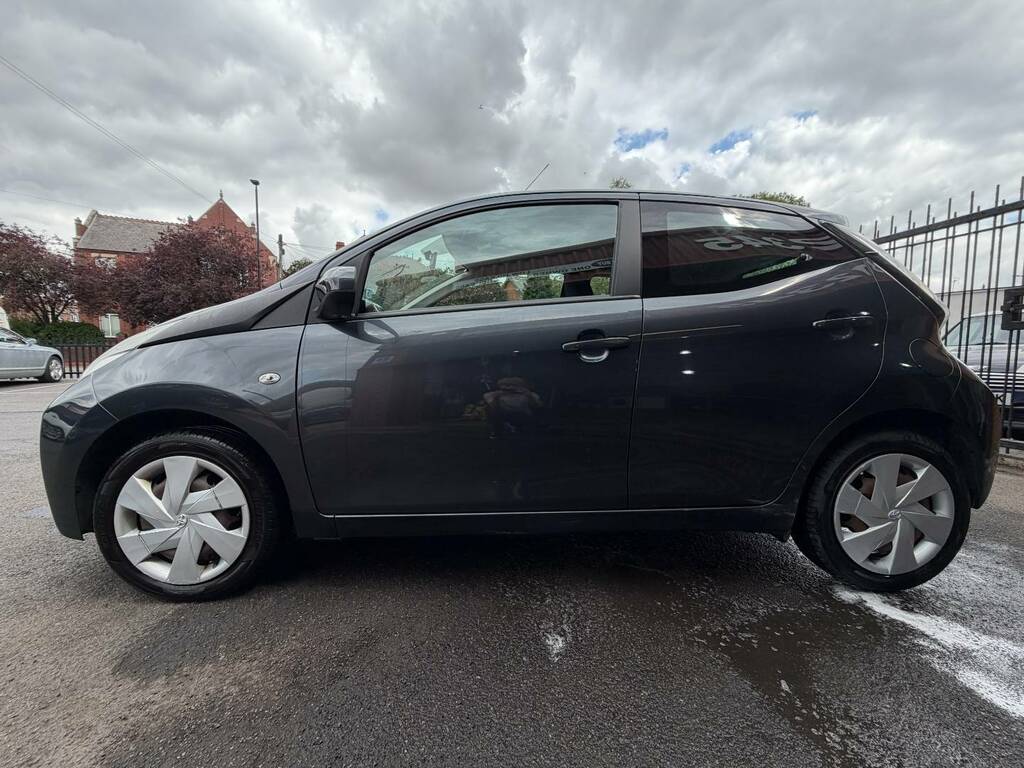 Toyota Aygo 1.0 Vvt-i X-play Grey #4