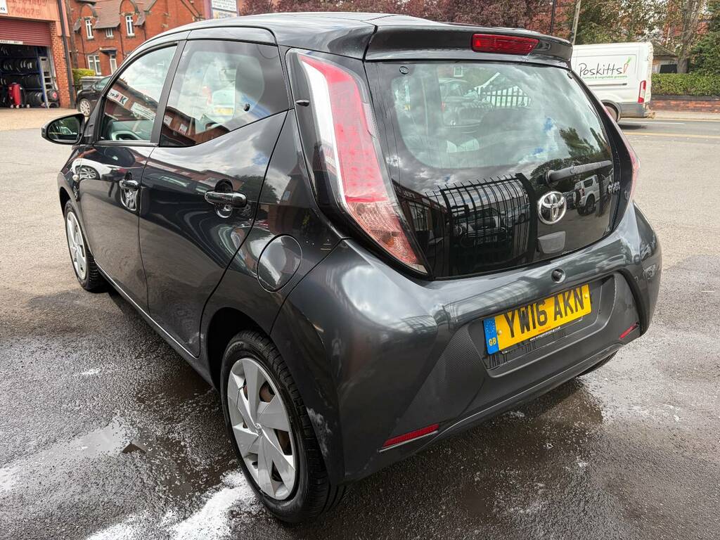 Toyota Aygo 1.0 Vvt-i X-play Grey #5