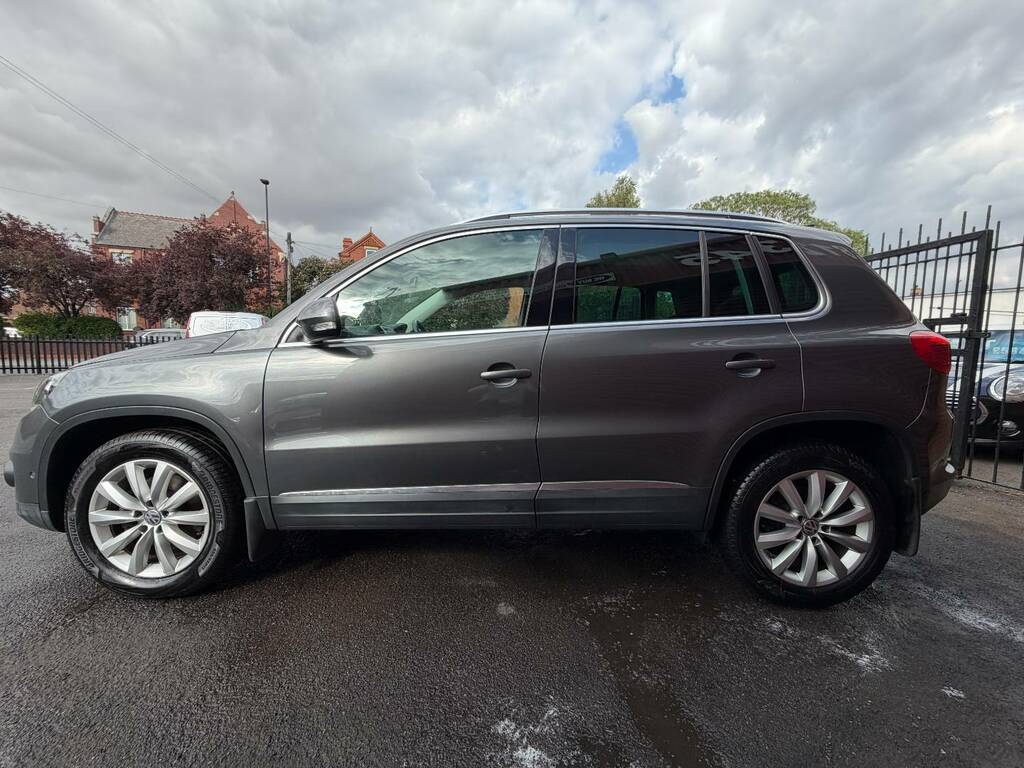 Volkswagen Tiguan 2.0 Tdi Bluemotion Tech Match 184 4Motion Dsg SW15MKL Grey #4