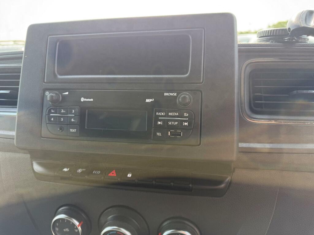 Nissan InterStar 2.3L Dci 35 Tekna Tipper Rwd L3 Silver #14