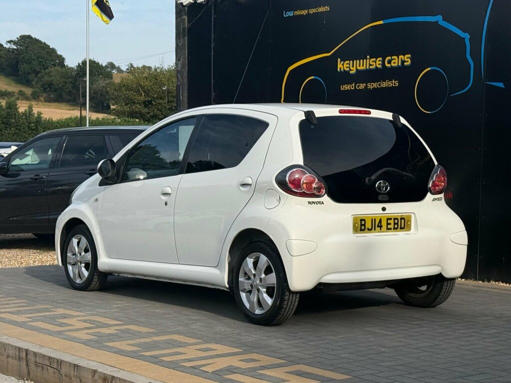 Toyota Aygo 1.0 Vvt-i Move Euro 5 White #3