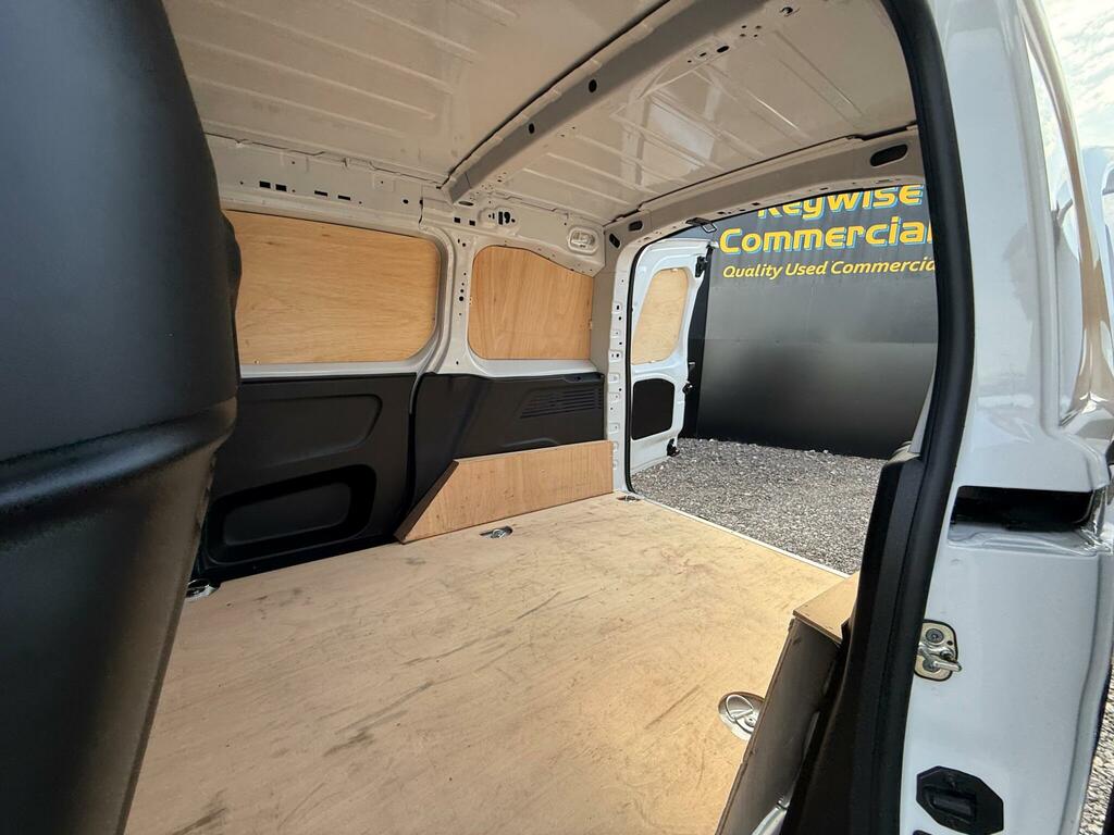 Vauxhall Combo 1.5 Turbo D 2300 Prime XL Panel Van 6Dr Man #17