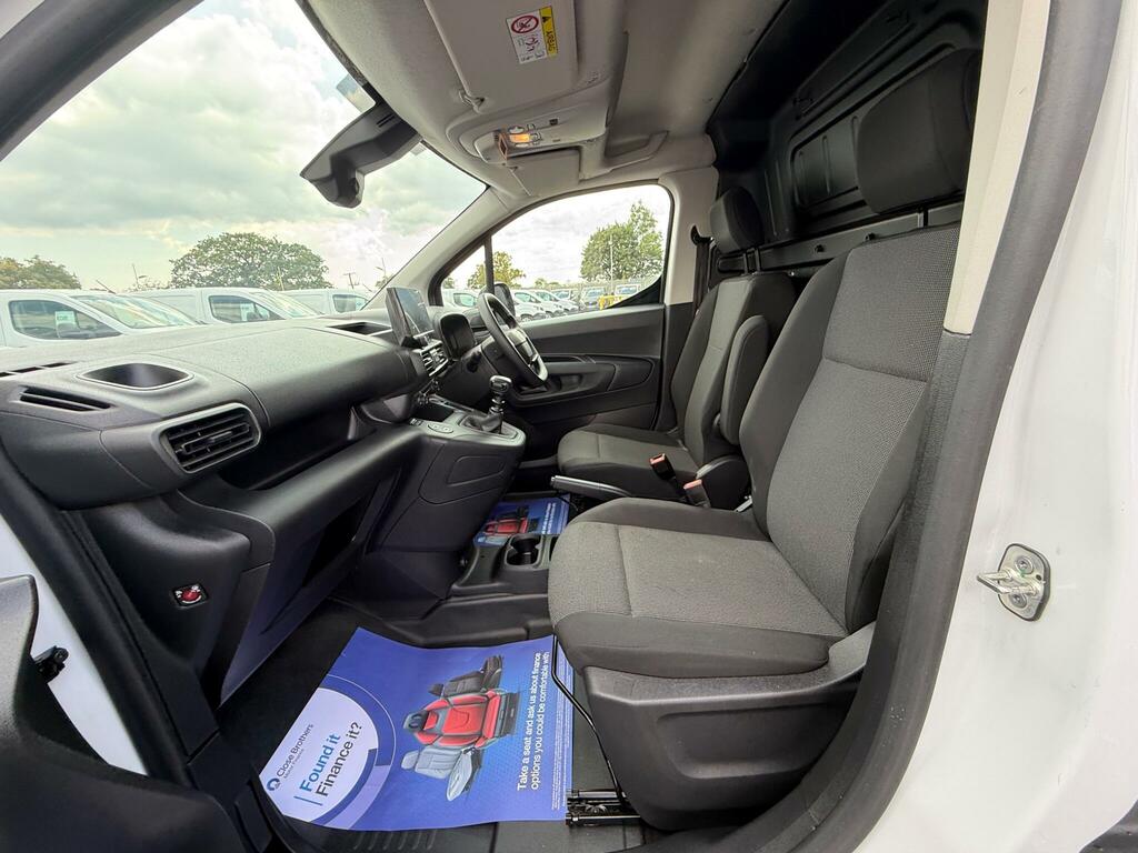 Vauxhall Combo Crg L2h1 2300 1.5 Tb D 100Ps Prime White #16