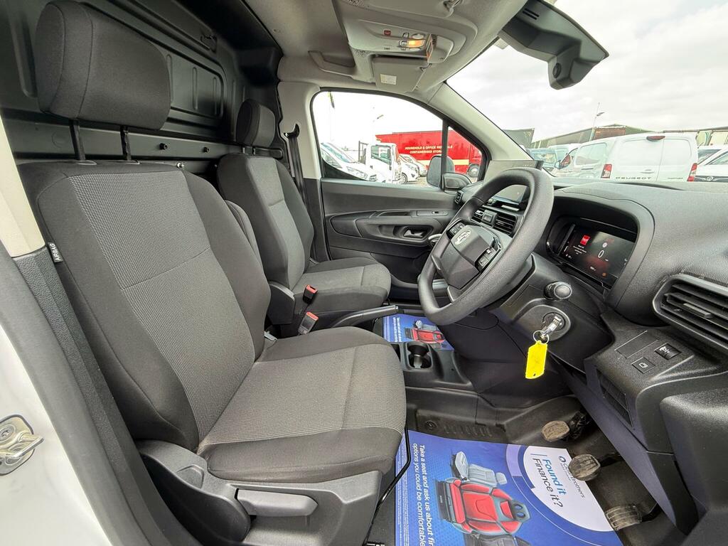 Vauxhall Combo Crg L2h1 2300 1.5 Tb D 100Ps Prime White #11
