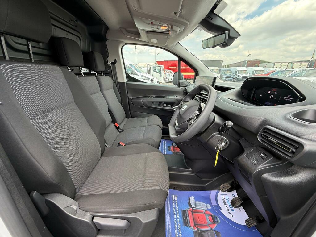 Peugeot Partner Asphalt White #11
