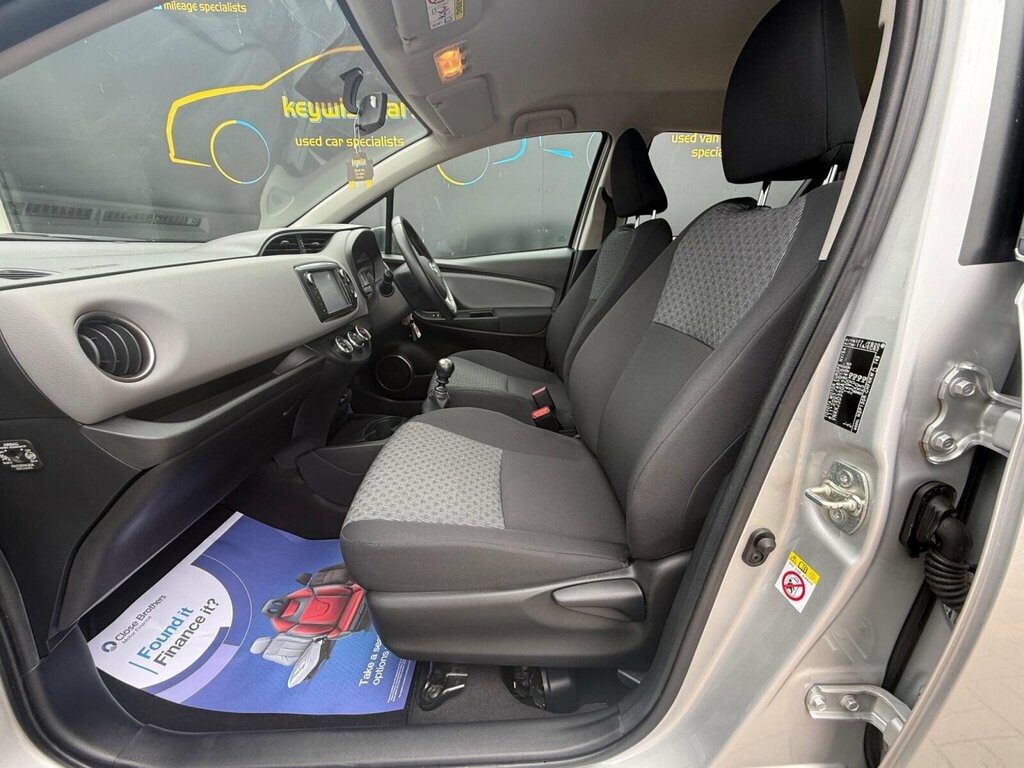 Toyota Yaris Hatchback Grey #17