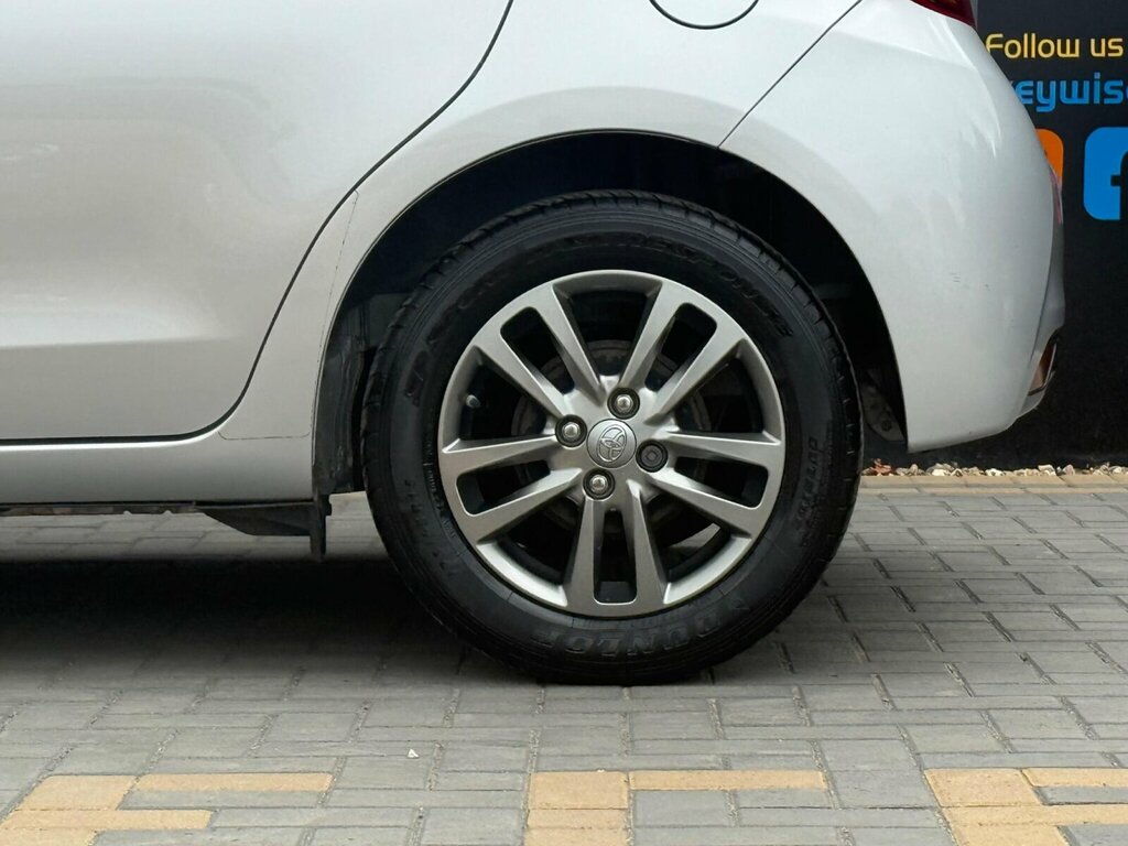 Toyota Yaris Hatchback Grey #12