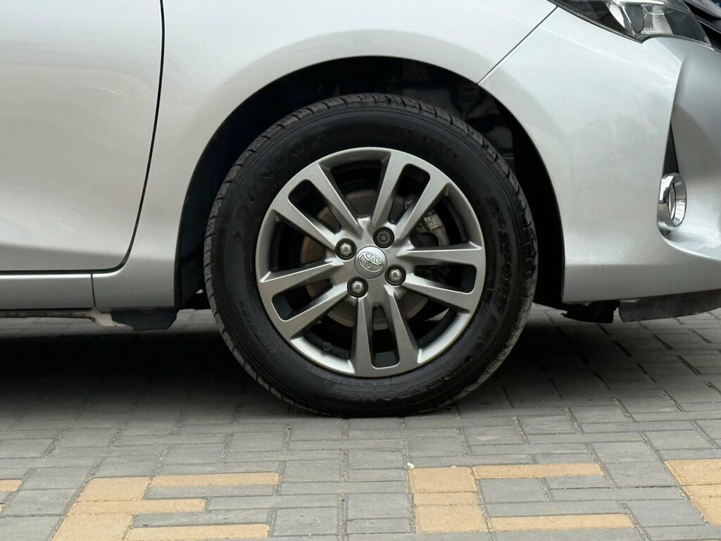 Toyota Yaris Hatchback Grey #10