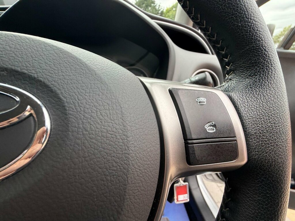 Toyota Yaris Hatchback Grey #25