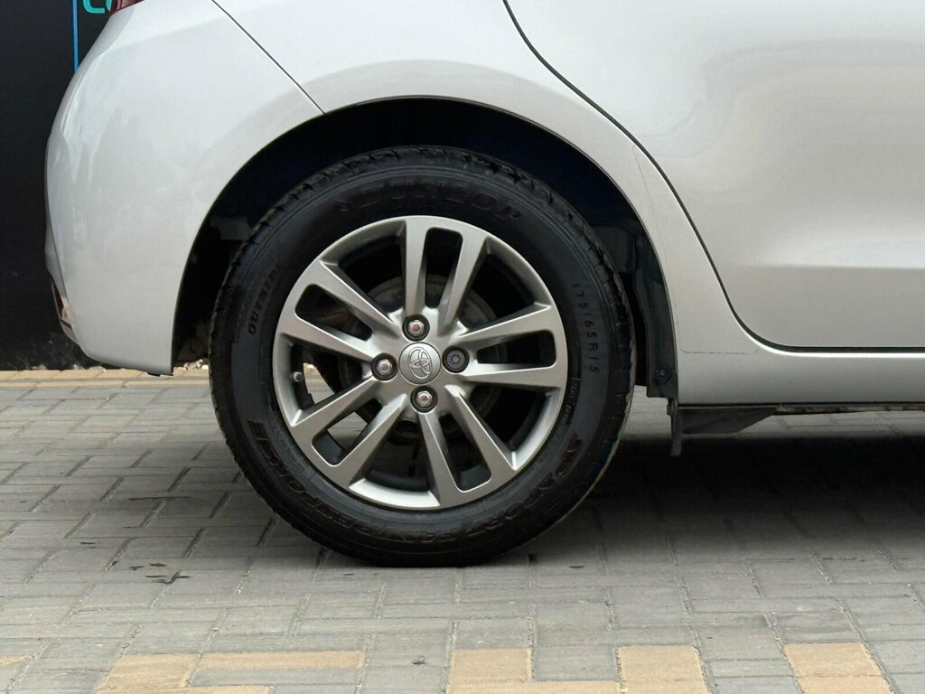 Toyota Yaris Hatchback Grey #9