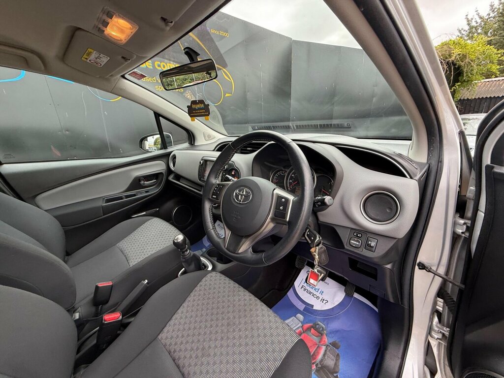 Toyota Yaris Hatchback Grey #14