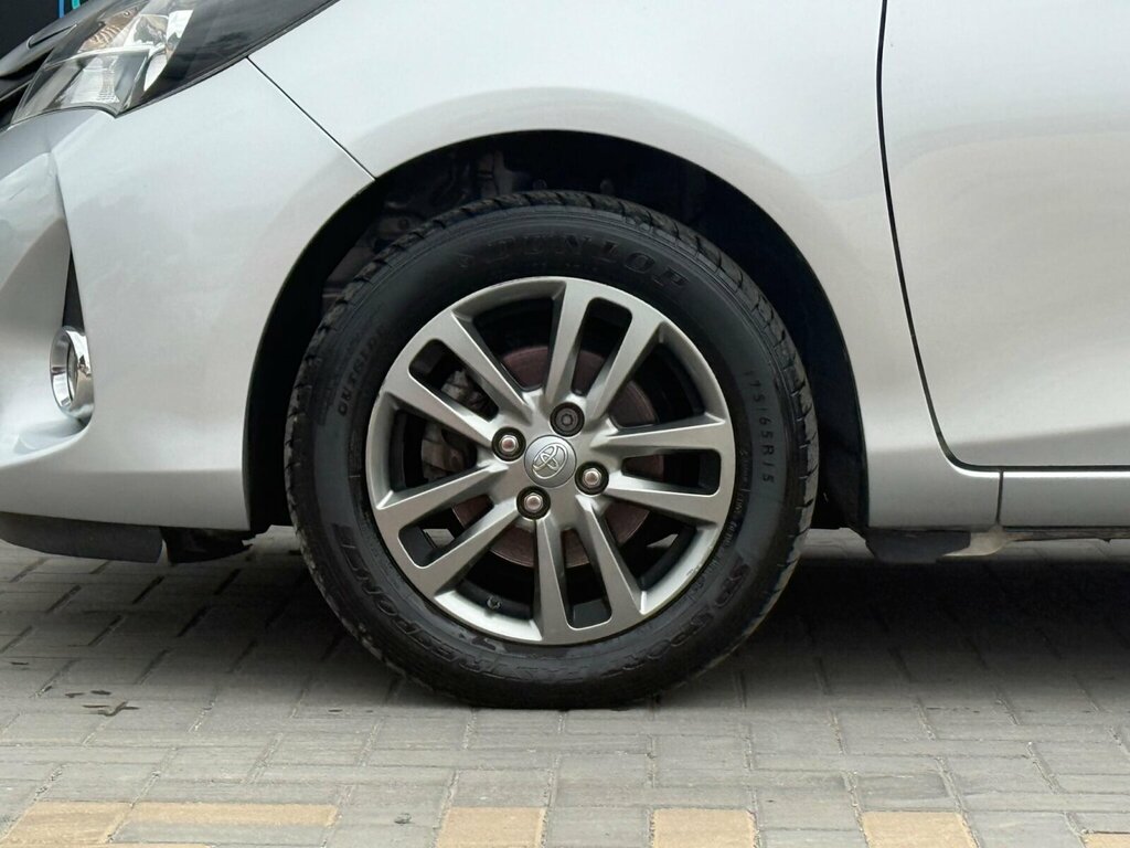 Toyota Yaris Hatchback Grey #11