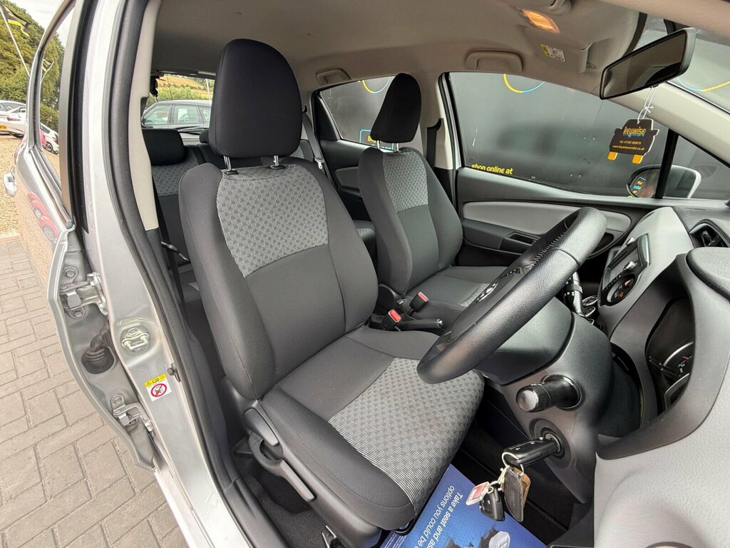 Toyota Yaris Hatchback Grey #15