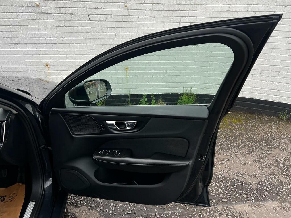 Volvo V60 D4 Momentum Navigation,lane Depart Alert Black #12