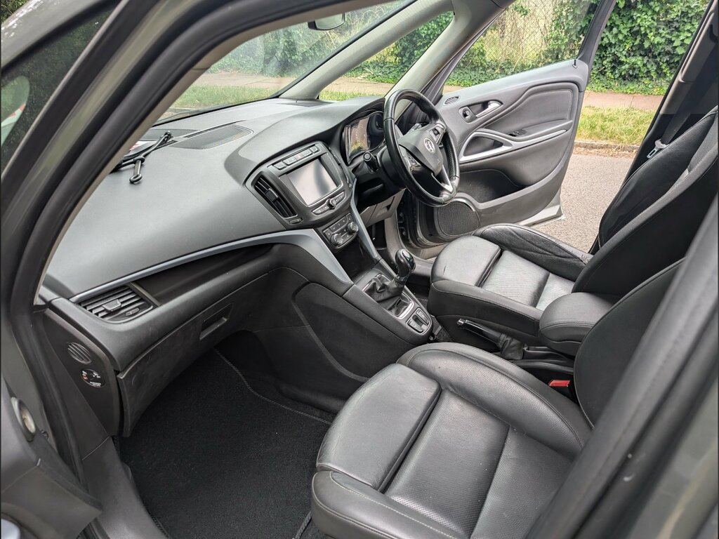 Vauxhall Zafira Tourer Tourer Mpv Red #14