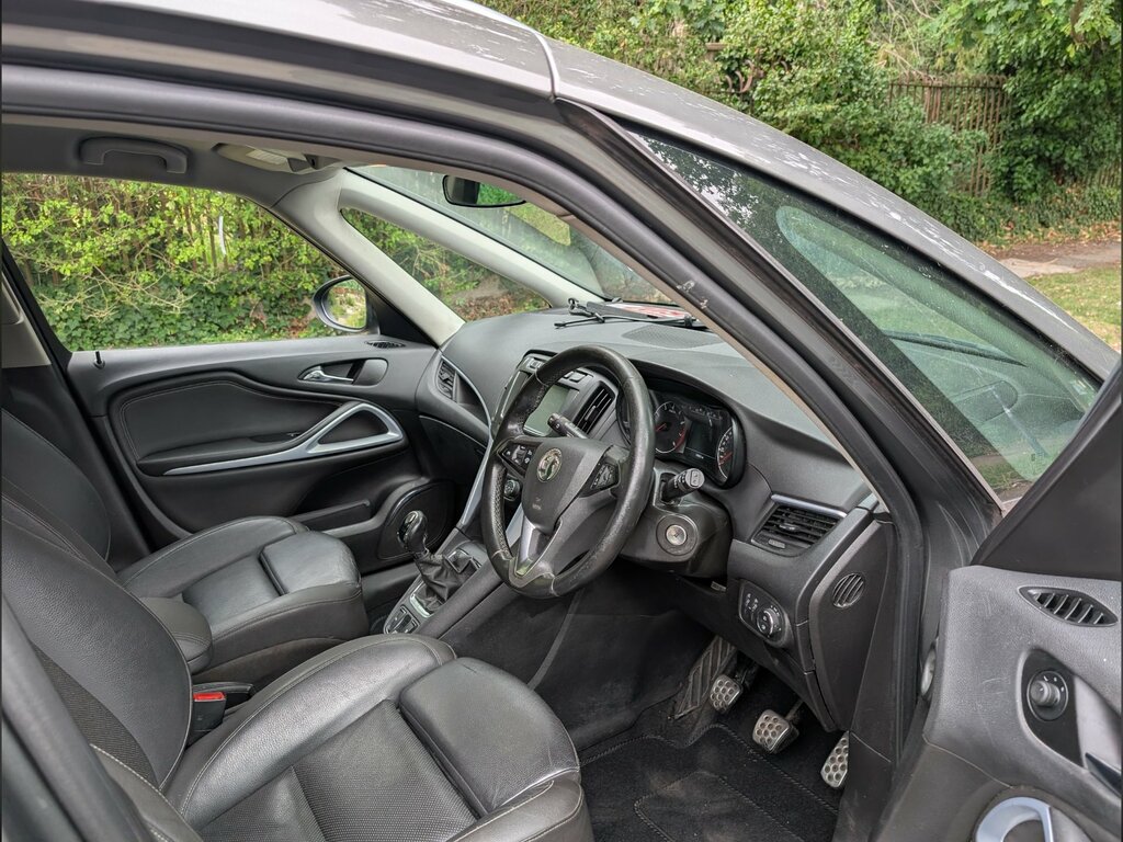 Vauxhall Zafira Tourer Tourer Mpv Red #9