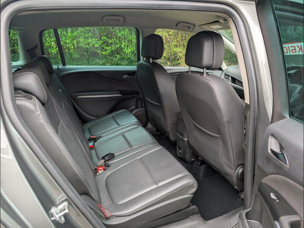 Vauxhall Zafira Tourer Tourer Mpv Red #10