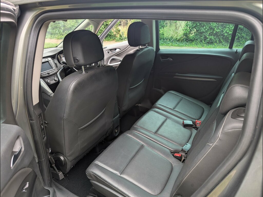 Vauxhall Zafira Tourer Tourer Mpv Red #13