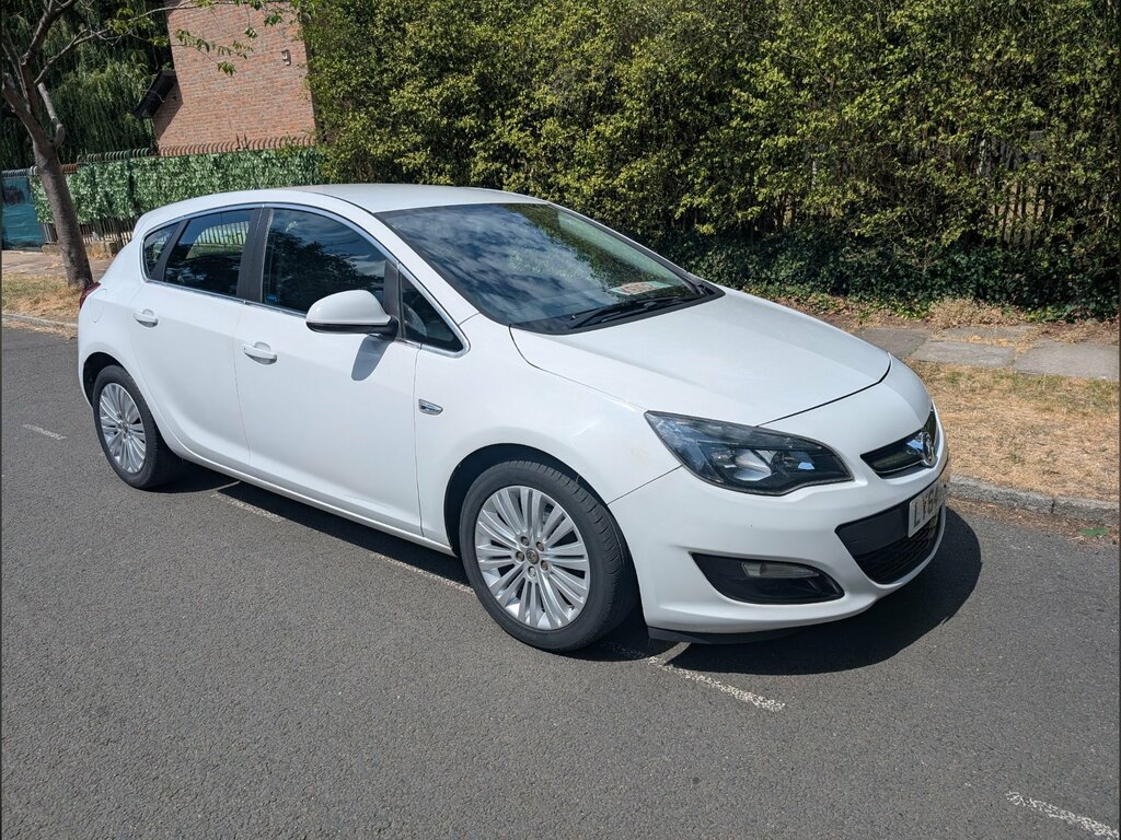 Vauxhall Astra 1.4 16V Excite Hatchback Euro 5 White