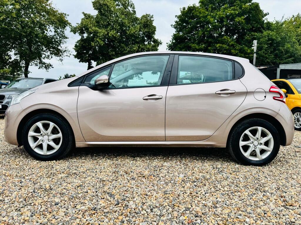 Peugeot 208 Hatchback Red #8
