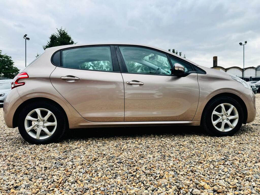 Peugeot 208 Hatchback Red #10
