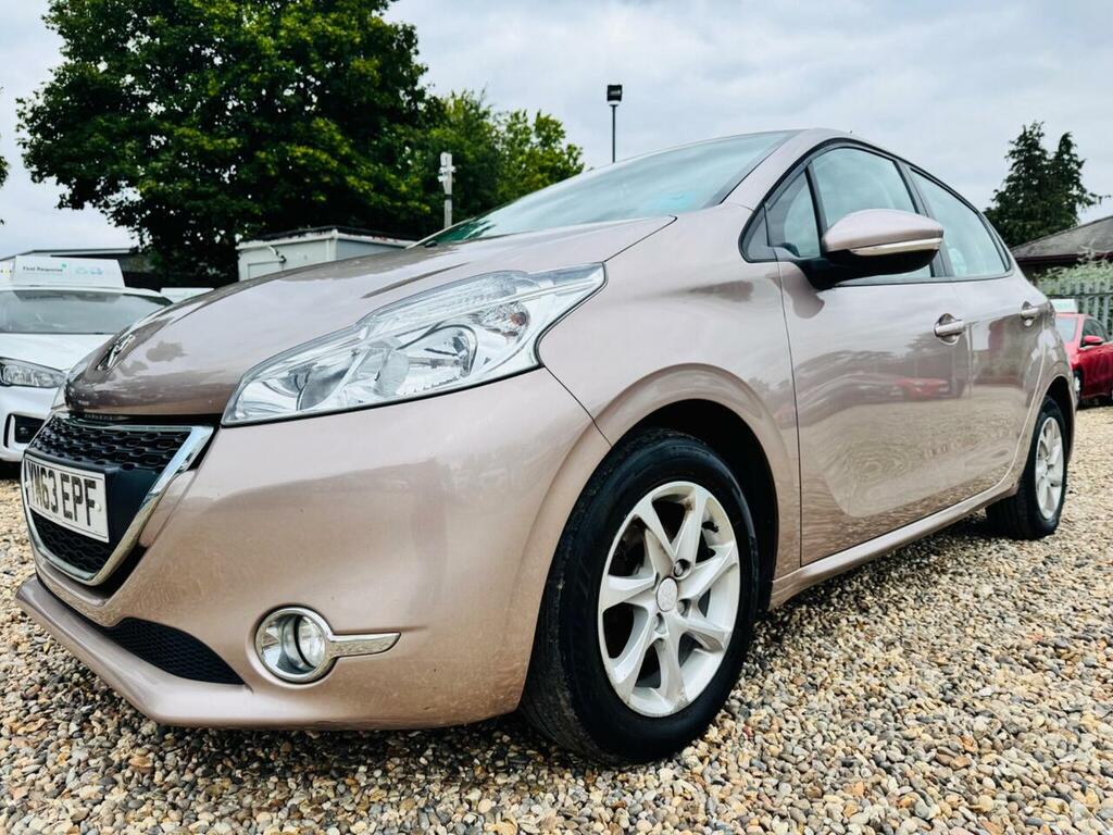 Peugeot 208 Hatchback Red #7