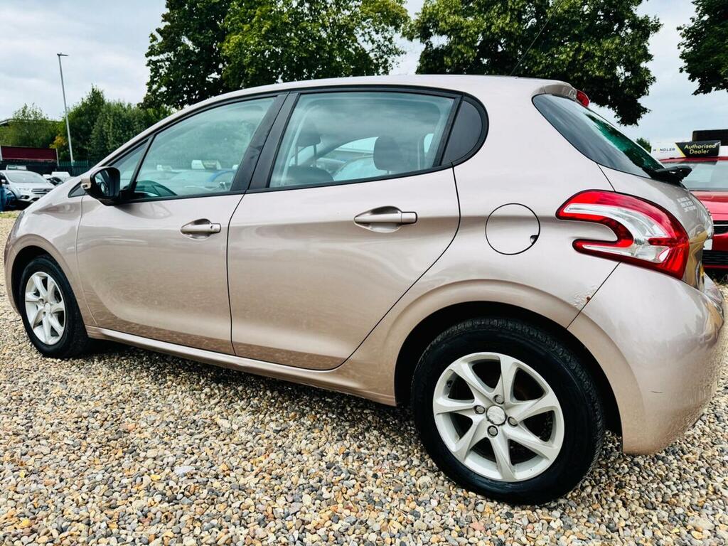 Peugeot 208 1.2 Vti Active Euro 5 Pink #4