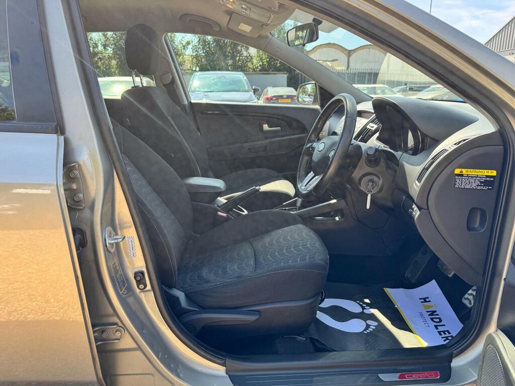 Kia Ceed Estate 1.6 Crdi 2 Estate 2010 Black #15