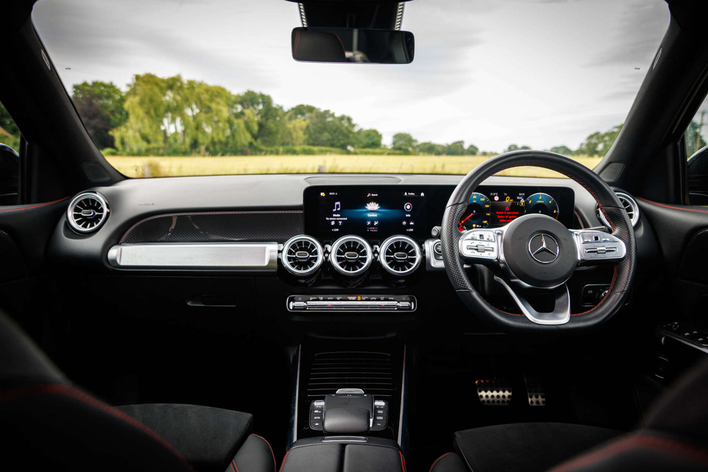 Mercedes-Benz GLB Class Glb220d Amg Line Night Edition Premium Plus Suv #3