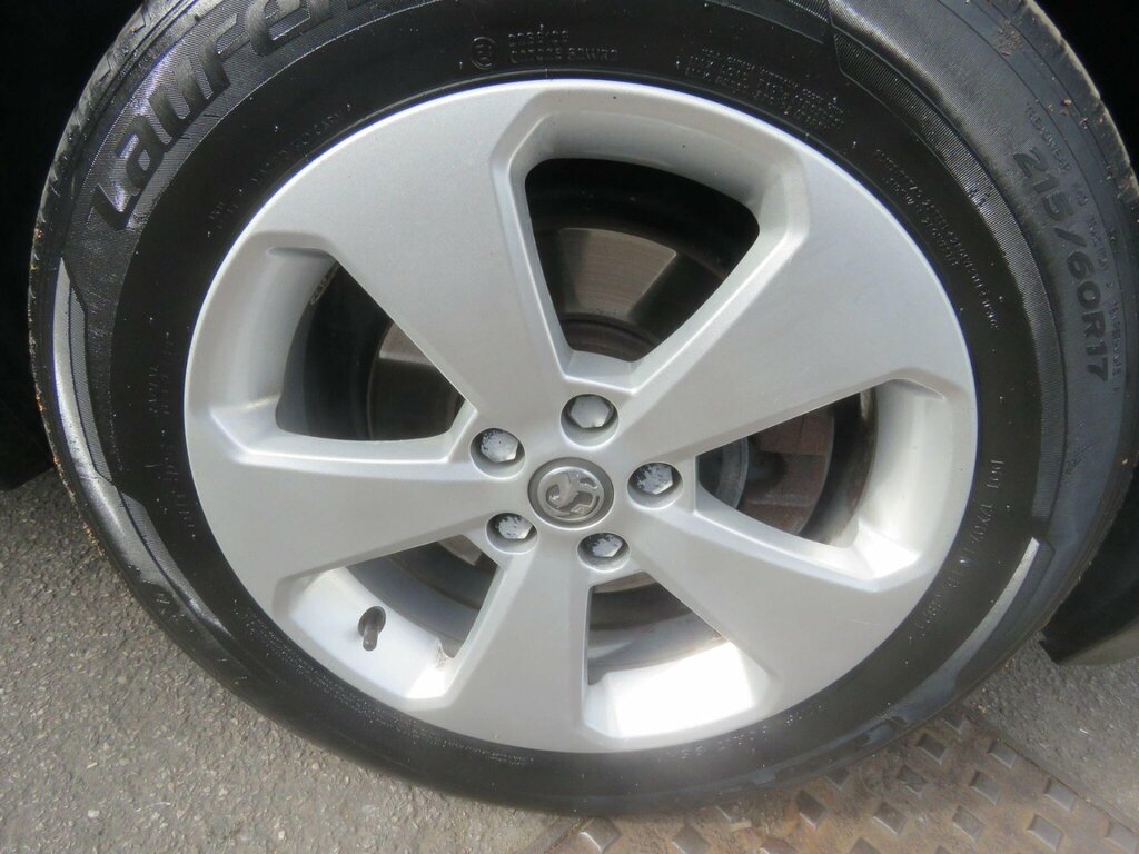 Vauxhall Mokka 1.4T Exclusiv Hatchback White #50