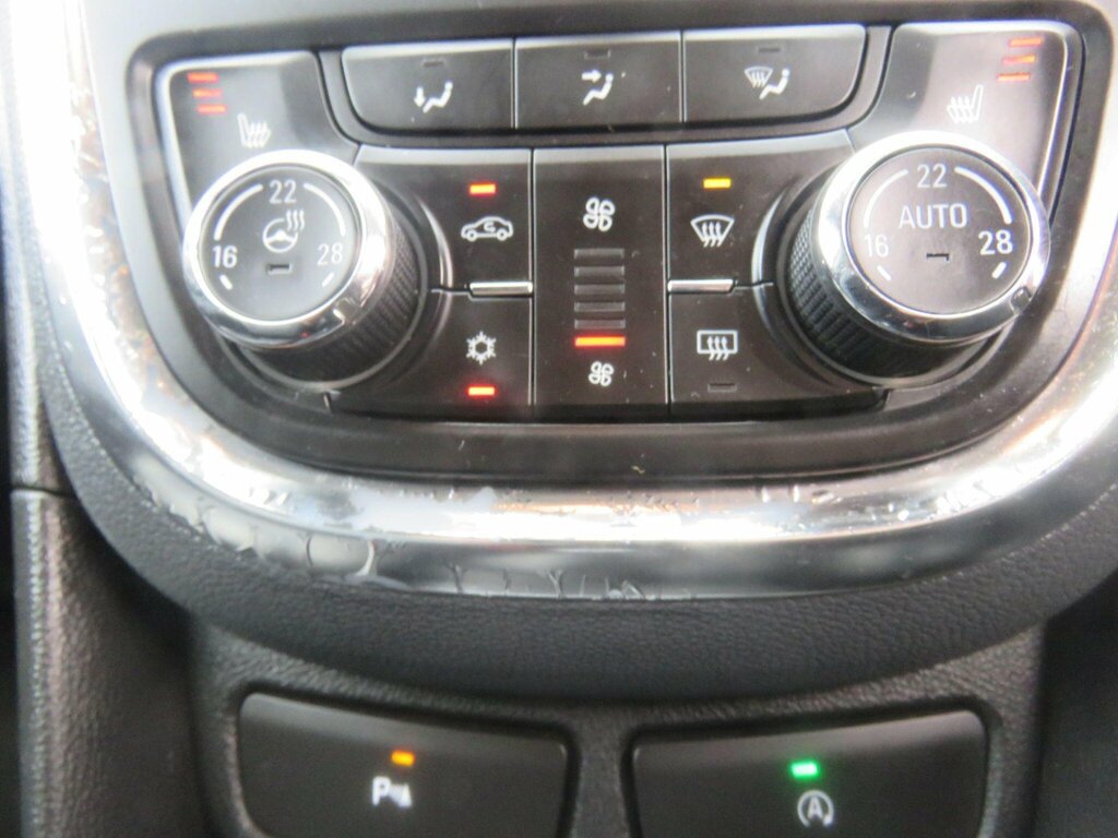 Vauxhall Mokka 1.4T Exclusiv Hatchback White #60