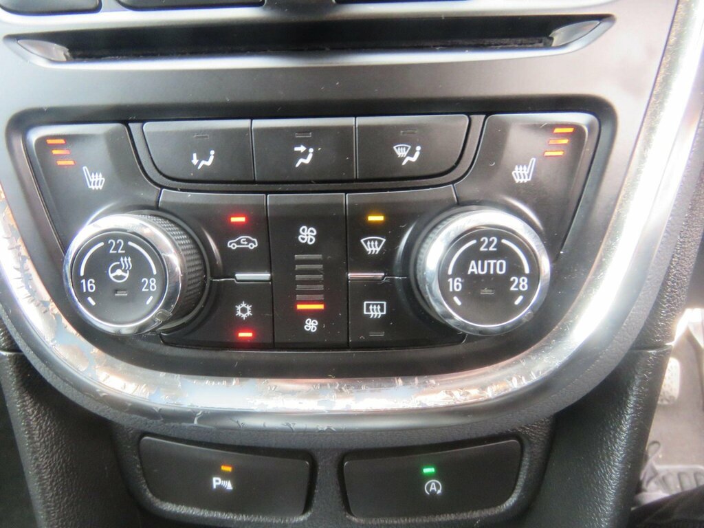 Vauxhall Mokka 1.4T Exclusiv Hatchback White #58