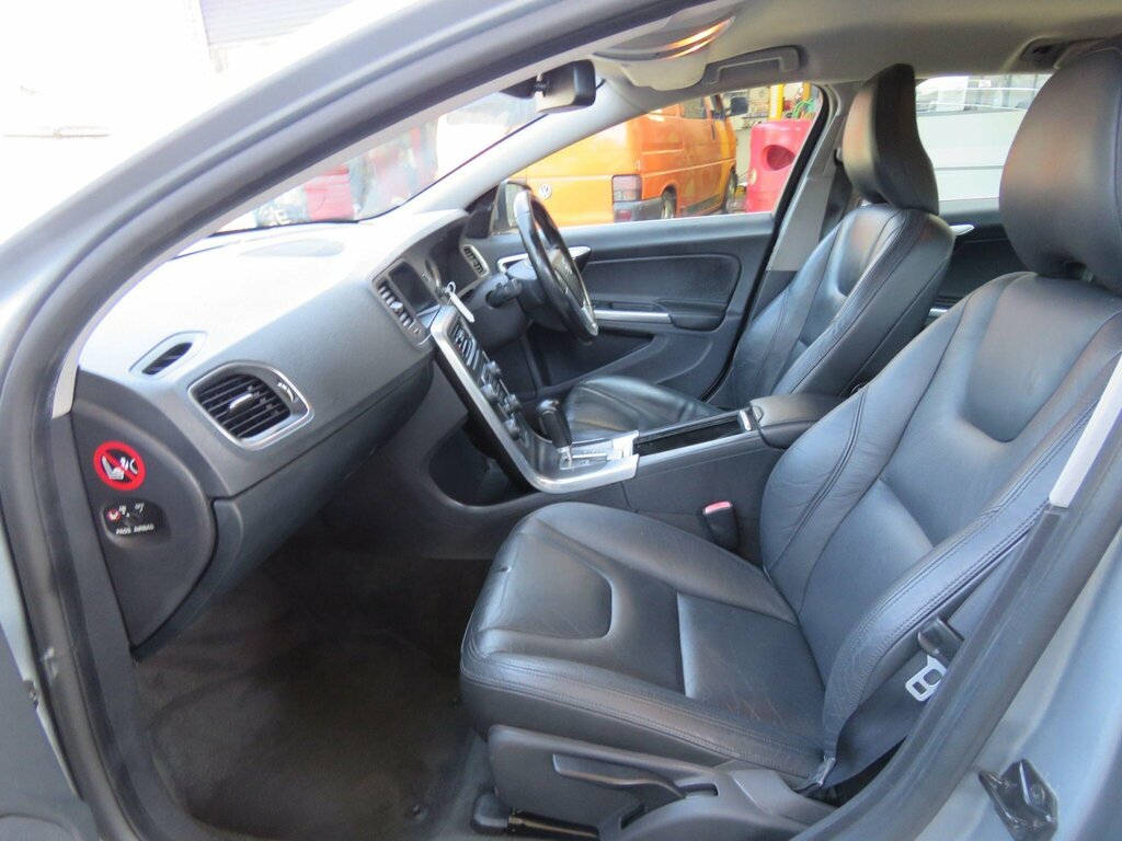 Volvo V60 2.4 D5 Se Lux Geartronic Euro 5 AP11EUU Silver #6
