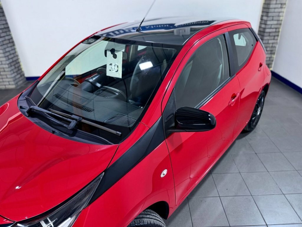 Toyota Aygo 1L X-play FE18PHN Red #4
