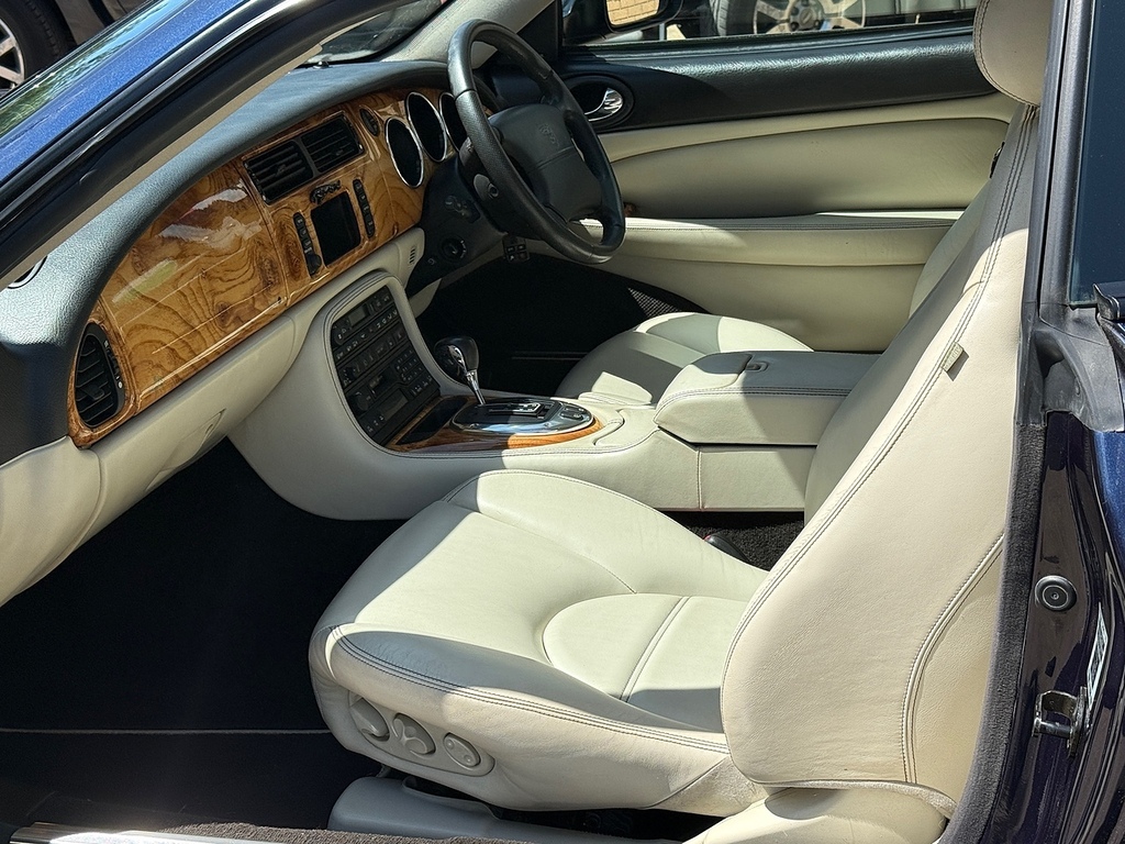 Jaguar XK8 4.2 2dr Auto Green #33