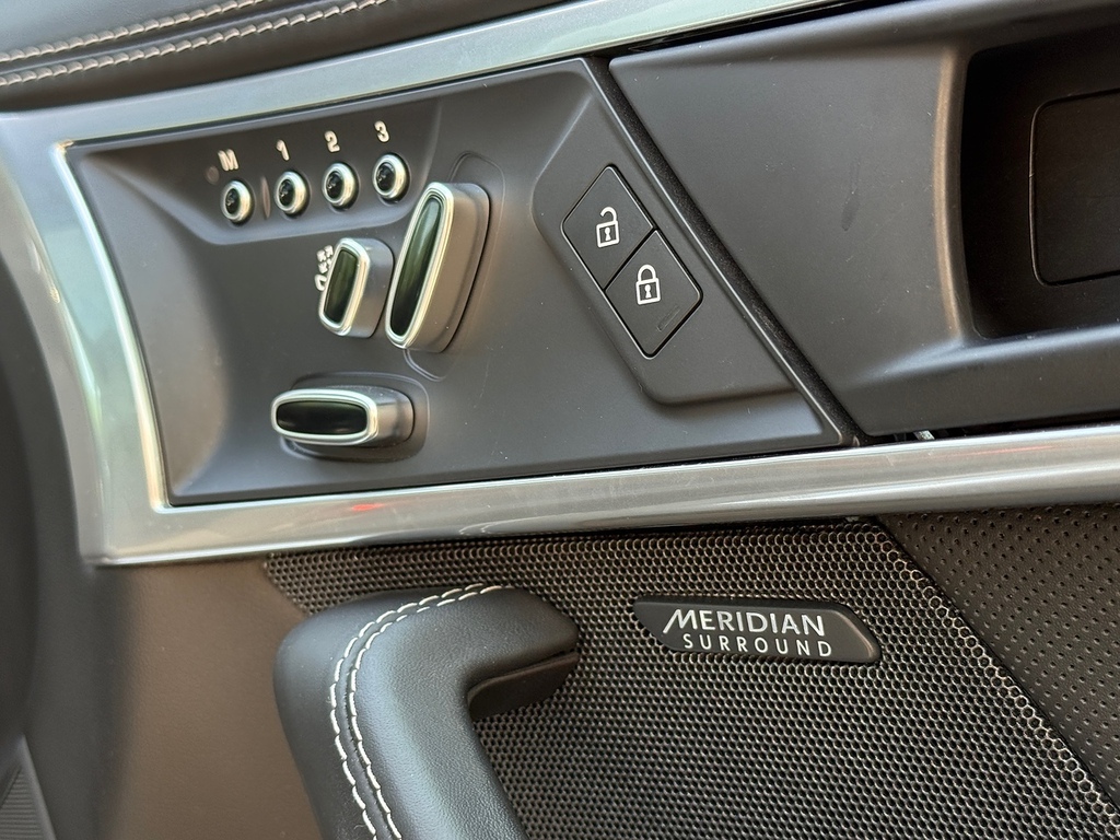 Jaguar F-Type R-dynamic  #27
