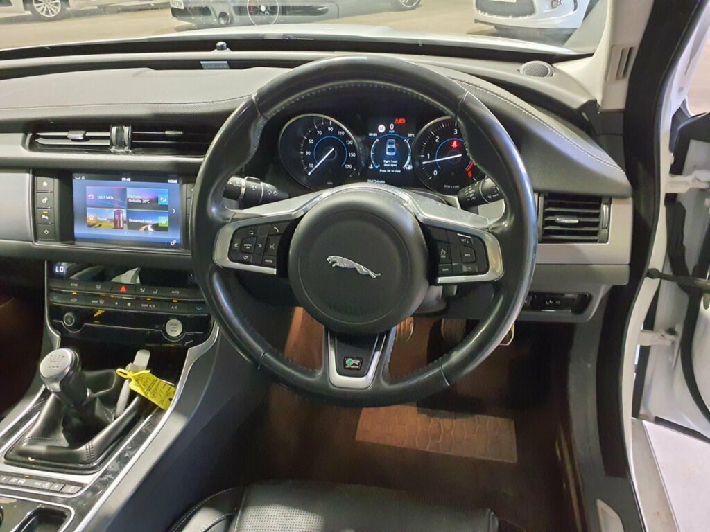Jaguar XF 2.0D R-sport Euro 6 Ss White #6