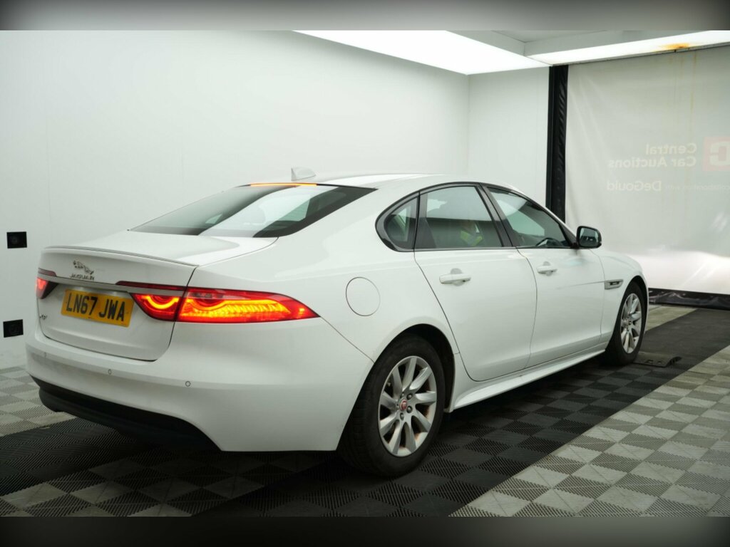 Jaguar XF 2.0D R-sport Euro 6 Ss White #4