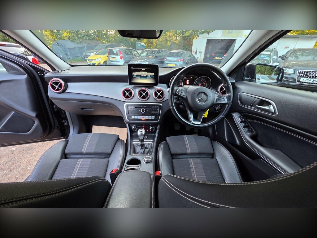 Mercedes-Benz GLA Class 1.6 Gla180 Urban Edition Euro 6 Ss YG69CXA Black #5
