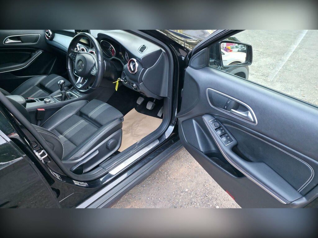 Mercedes-Benz GLA Class 1.6 Gla180 Urban Edition Euro 6 Ss YG69CXA Black #6