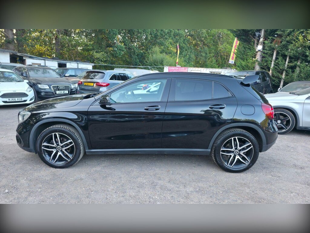 Mercedes-Benz GLA Class 1.6 Gla180 Urban Edition Euro 6 Ss YG69CXA Black #2