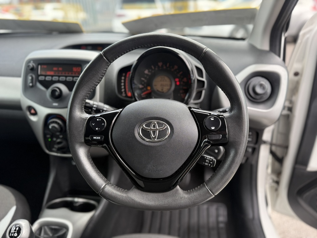 Toyota Aygo X 1.0 X-pression Vvt-i 2015 15 Grey #10