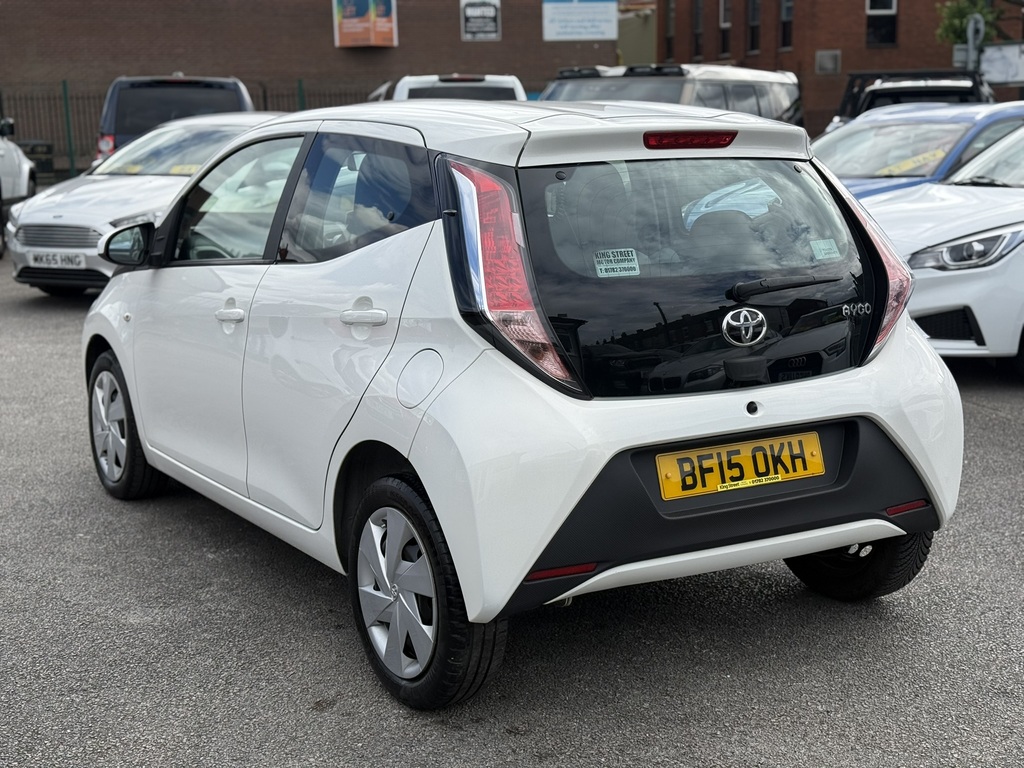 Toyota Aygo X -Play 1.0 Vvt 2015 15 Reg White #5
