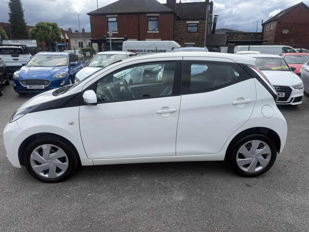 Toyota Aygo X -Play 1.0 Vvt 2015 15 Reg White #4