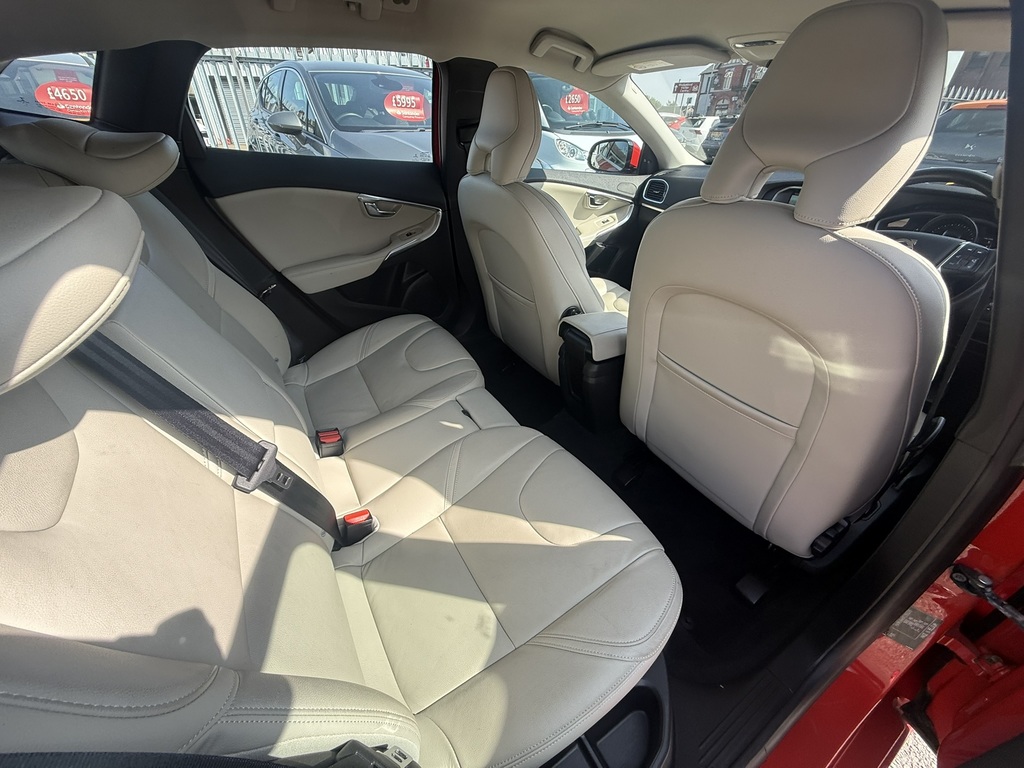 Volvo V40 1.6 D2 R-design Euro 5 Ss Black #17