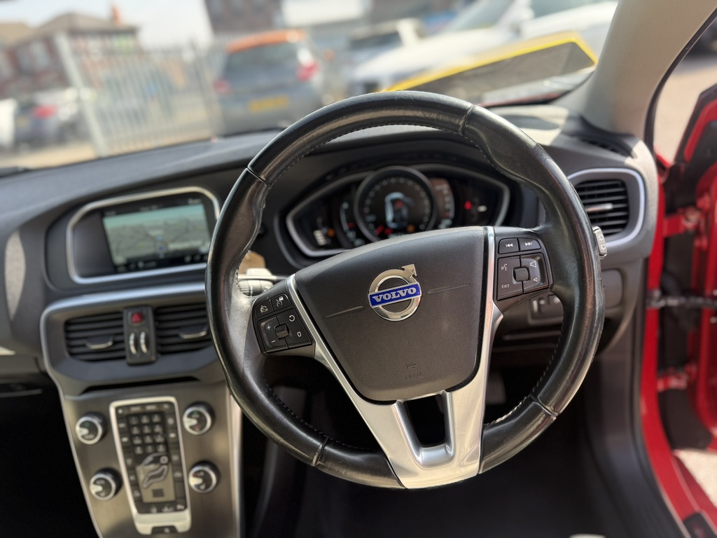 Volvo V40 1.6 D2 R-design Euro 5 Ss Black #10