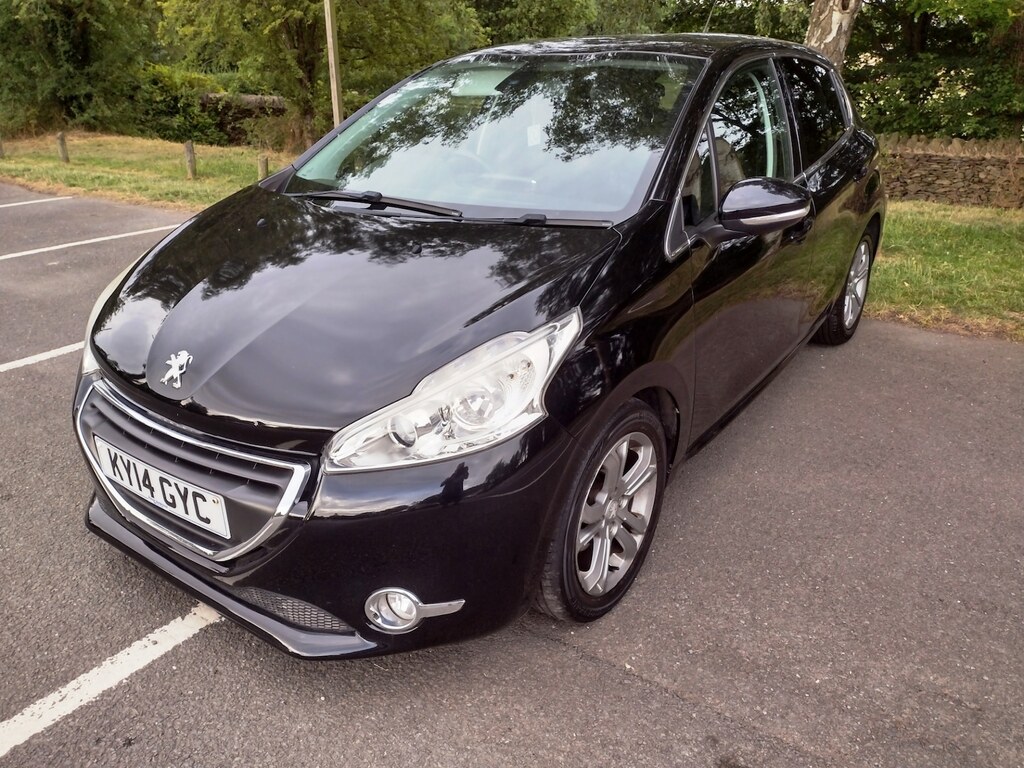 Peugeot 208 1.4 Hdi Allure 20 Tax Black #2