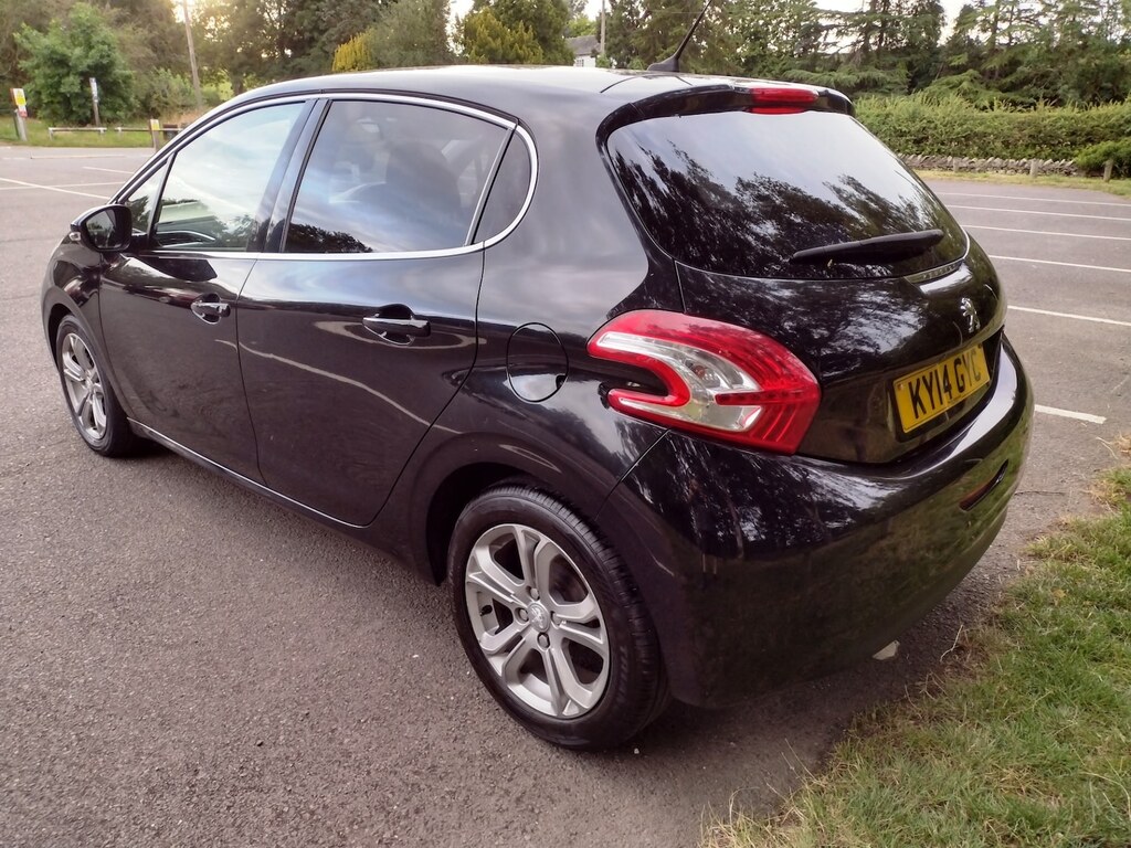 Peugeot 208 1.4 Hdi Allure 20 Tax Black #4