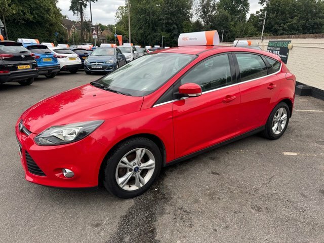Ford Focus 2012 1.6 Zetec Hatchback Euro 5 Red #3