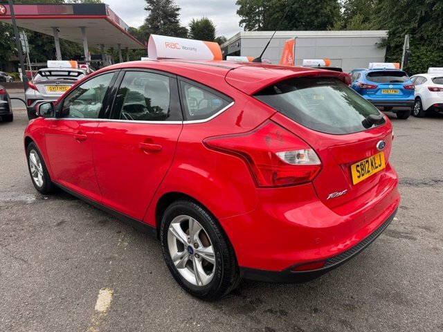 Ford Focus 2012 1.6 Zetec Hatchback Euro 5 Red #4